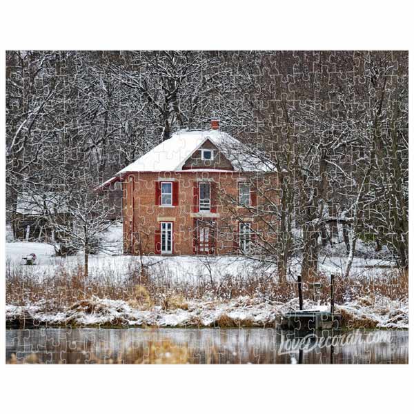 Decorah Iowa Puzzle 252 Pieces Hjelle House in Winter