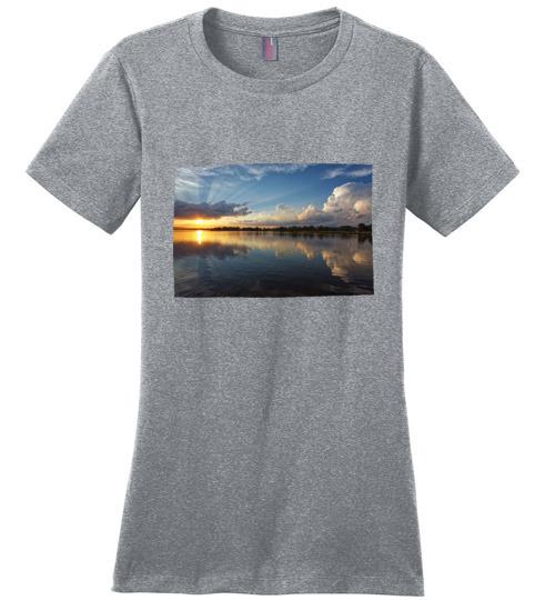Winona Minnesota Sunset T-Shirt, Ladies Perfect Weight Tee - Kari Yearous Photography WinonaGifts KetoGifts LoveDecorah