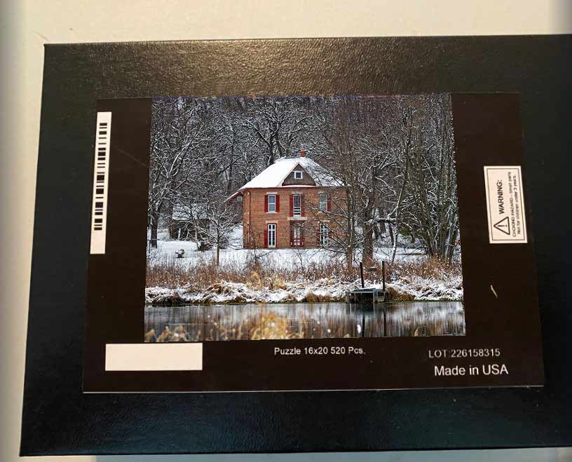 Decorah Iowa Puzzle 520 Pieces Hjelle House in Winter